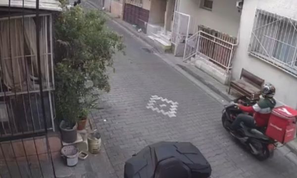 İzmir'de 3 saat arayla 2 kıza tacizde bulunan motokurye yakalandı!